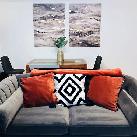 Superbly Located 2 Bedroom Luxury Apartment Bath Zewnętrze zdjęcie
