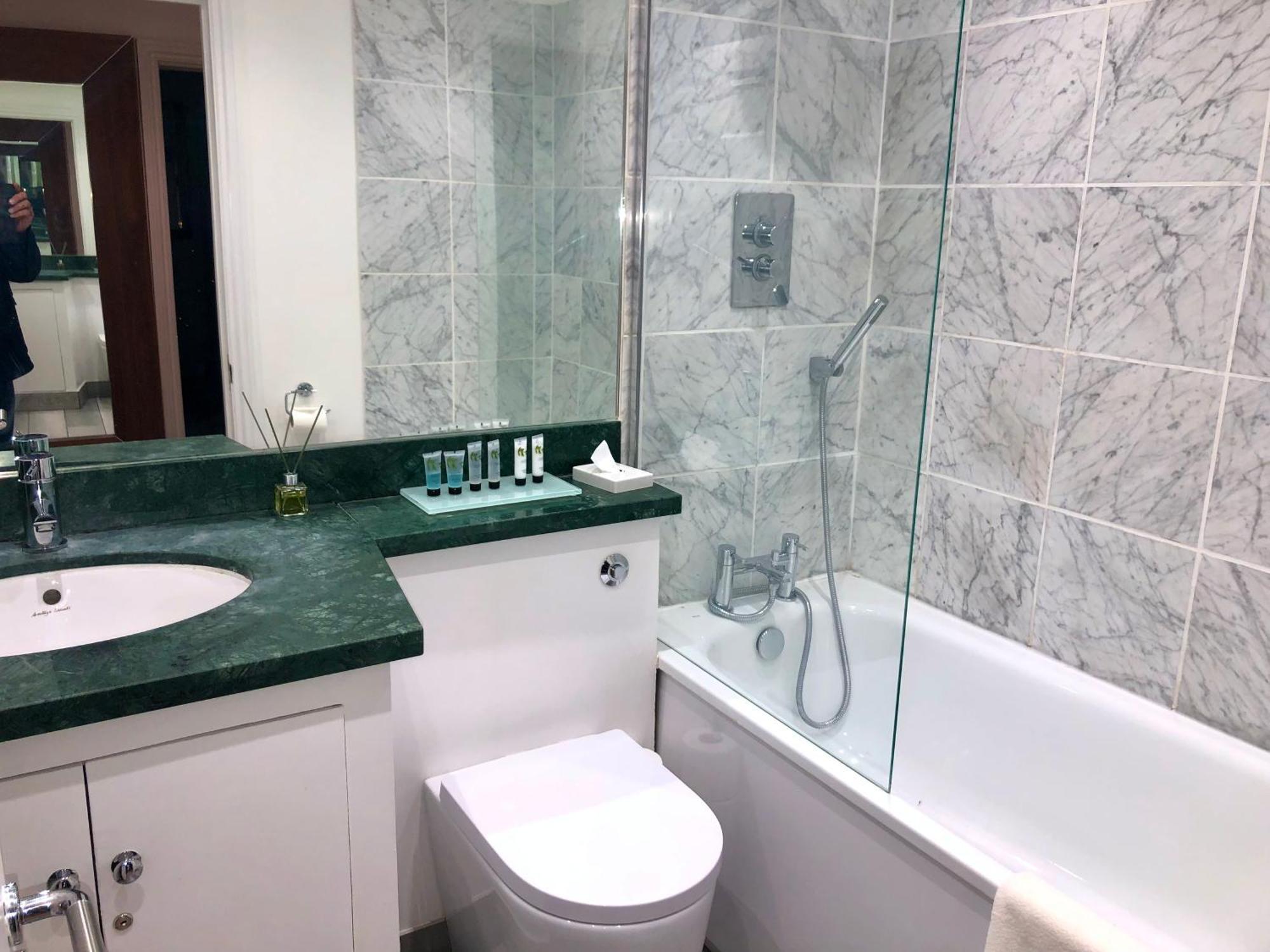 Superbly Located 2 Bedroom Luxury Apartment Bath Zewnętrze zdjęcie